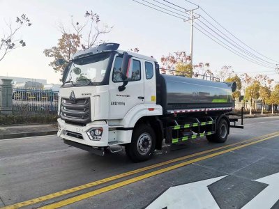 重汽豪沃14方洒水车